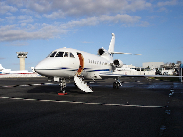 Avion d'affiaire privé vue extérieur : Aviation d’Affaires sur l’aéroport de Paris Le Bourget, Juin 2010