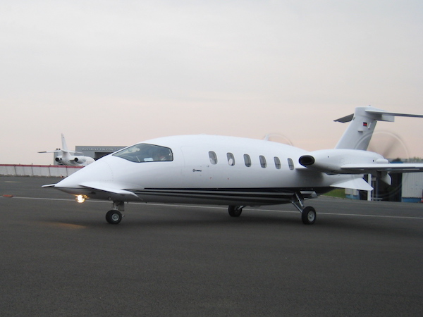 Jet privé Piaggio p180 vue extérieure : Salon du bourget, 52° édition, Juin 2017