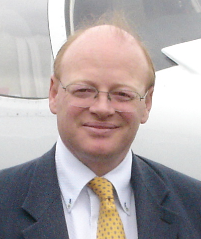 Photo portrait de Luc Piot, spécialiste du transport aérien dans l'aviation d'affaire