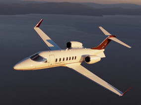 bombardier-learjet-40-flying