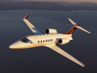 Bombardier learjet 40 flying