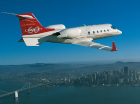 bombardier-learjet-60-flying