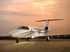 Cessna CitationJet CJ4, avion d'affaire destiné à la location d'avion d'affaire pour des vols à la demande, cessna-citation-jet-cj4-welcome-on-board-outside.