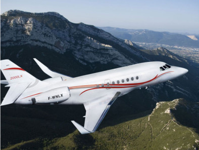 Falcon 2000lx flying