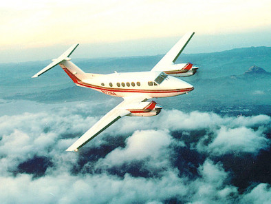 avion taxi Image 4426, beechcraft super king air 200 flying