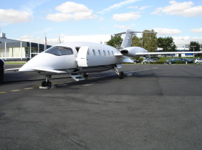 Piaggio P180 Avanti, avion privé destiné à la location d'avion d'affaire pour des vols à la demande, piaggio-p180-avanti-exterior.