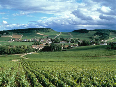 Excursion VIP en hélicoptère privé : La Bourgogne et ses vignobles. Avec le service de vols à la demande d'AB Corporate Aviation, helicoptere-bourgogne-et-ses-vignobles-grands-crus.