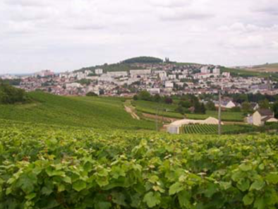 Excursion VIP vol hélicoptère Reims et Vignobles Champagne. Avec le service de vols à la demande AB Corporate Aviation.