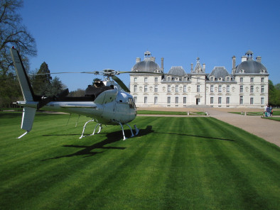 Vol en hélicoptère Châteaux de la Loire - Cheverny extérieur - avec le service de vols privés AB Corporate Aviation