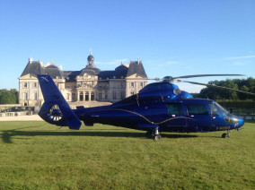 Excursion VIP en hélicoptère privé : Tour de Paris en hélicoptère : château de Vaux le Vicomte. Avec le service de vols à la demande d'AB Corporate Aviation, chateau-de-vaux-le-vicomte-exterieur-jardin.