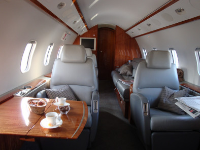 Bombardier challenger 300 inside, location avion d'affaire Bombardier Challenger 300