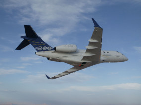 Bombardier Challenger 300, avion d'affaire destiné à la location d'avion d'affaire pour des vols à la demande, bombardier-challenger-300-flying.