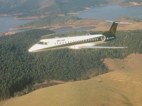 embraer-erj-145-flying